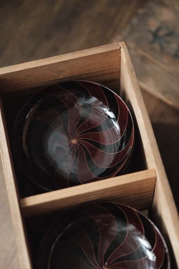 ($80)日本製• 全木胎漆器描金小盤