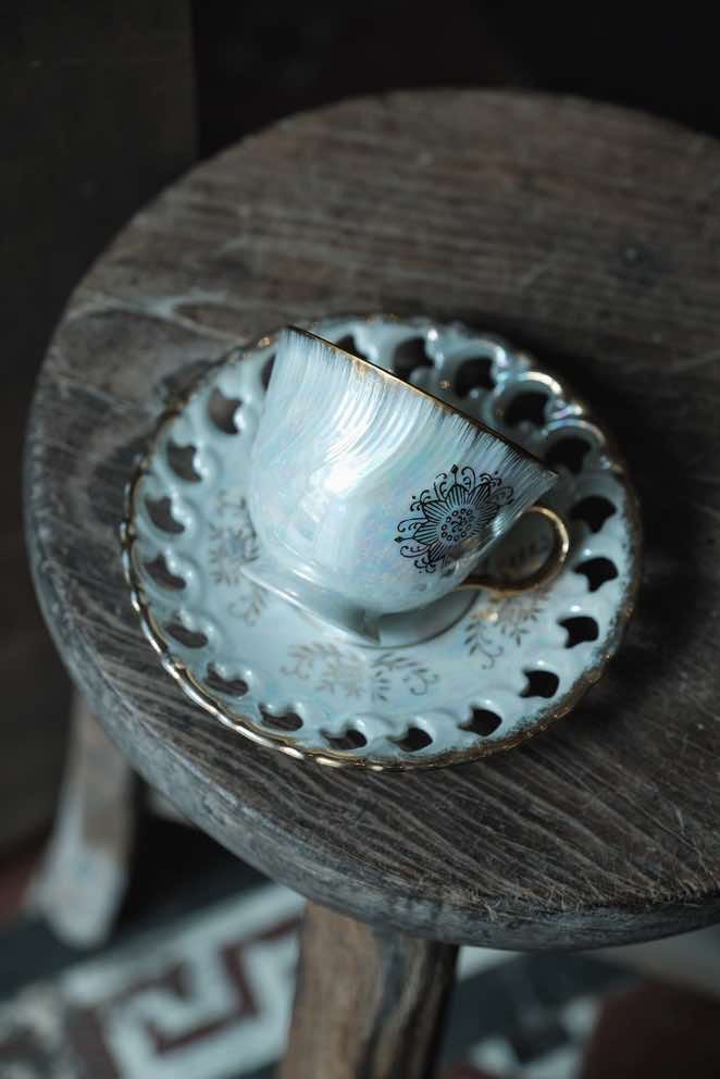 日本製·高足貝殼釉浮雕描金花茶紅茶杯(180ml)