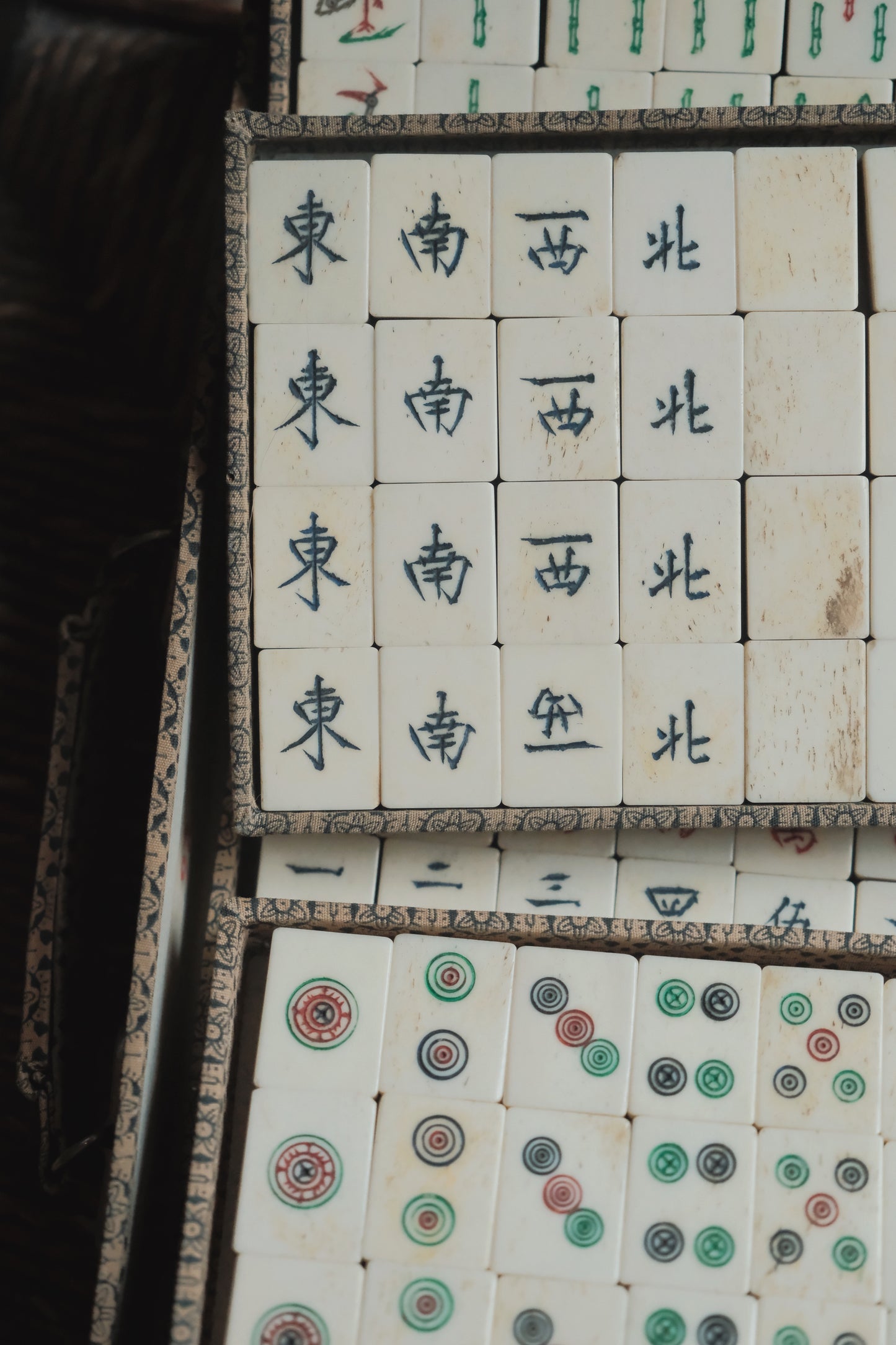 1970s Vintage Hand-Carved Bone-and-Bamboo Mahjong Set – Original Box