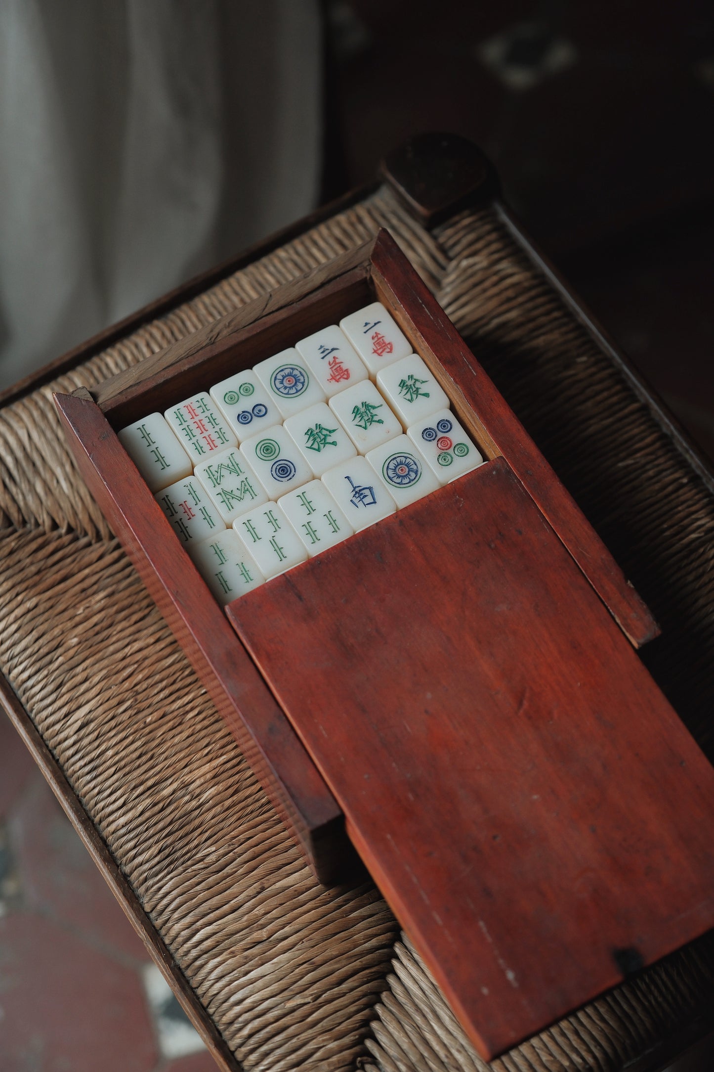 Vintage hand-carved cat-shaped tiles Mahjong tiles (1970s)
人手雕刻貓貓麻雀牌連原入榫木盒