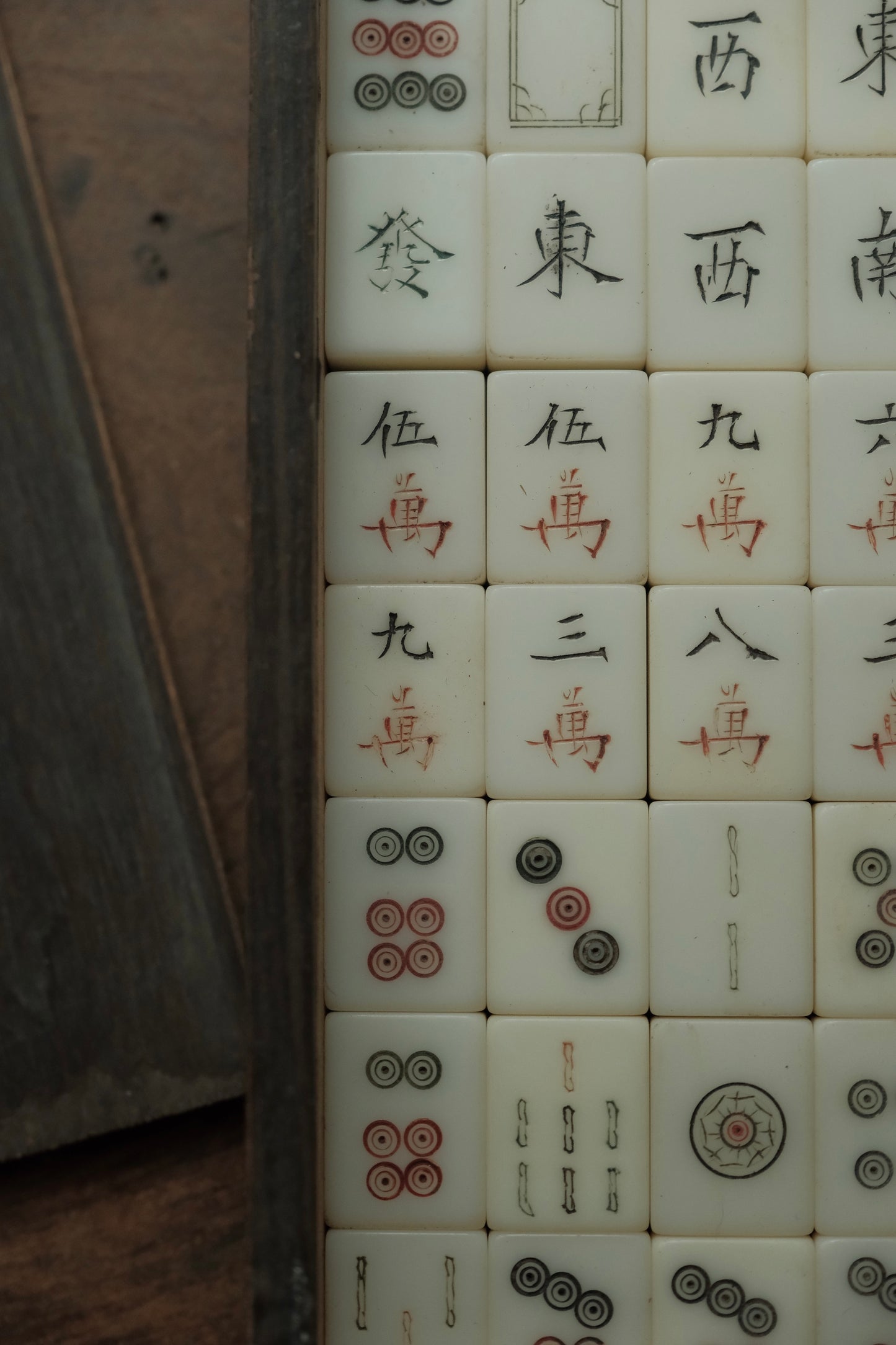 人手雕刻綠底板貓貓麻雀連木盒