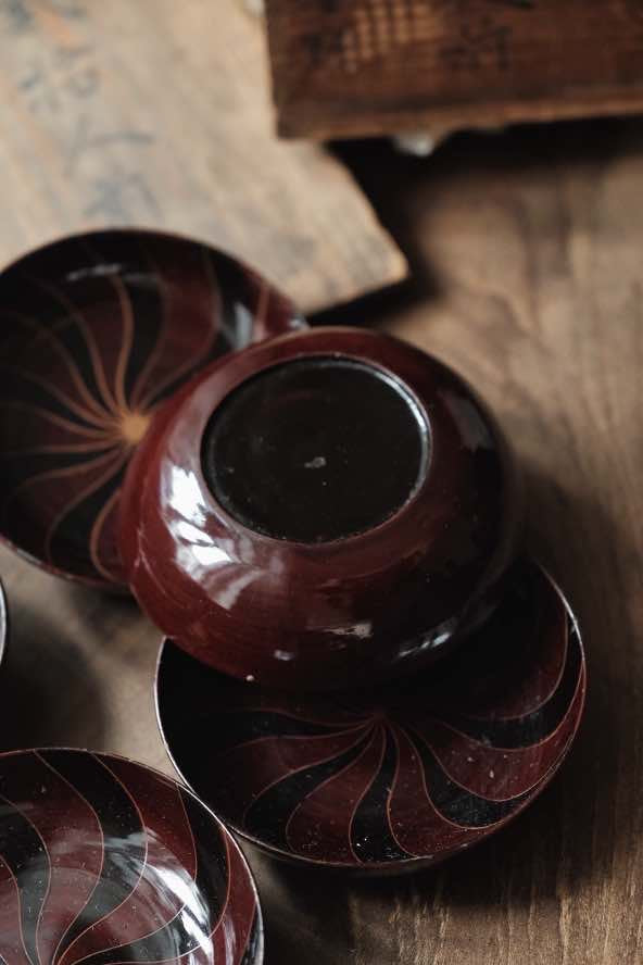 ($80)日本製• 全木胎漆器描金小盤