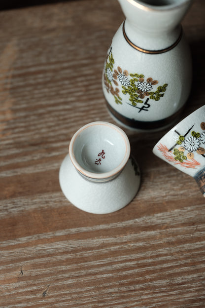($210)日本製·日本九谷燒花卉清酒杯連酒瓶