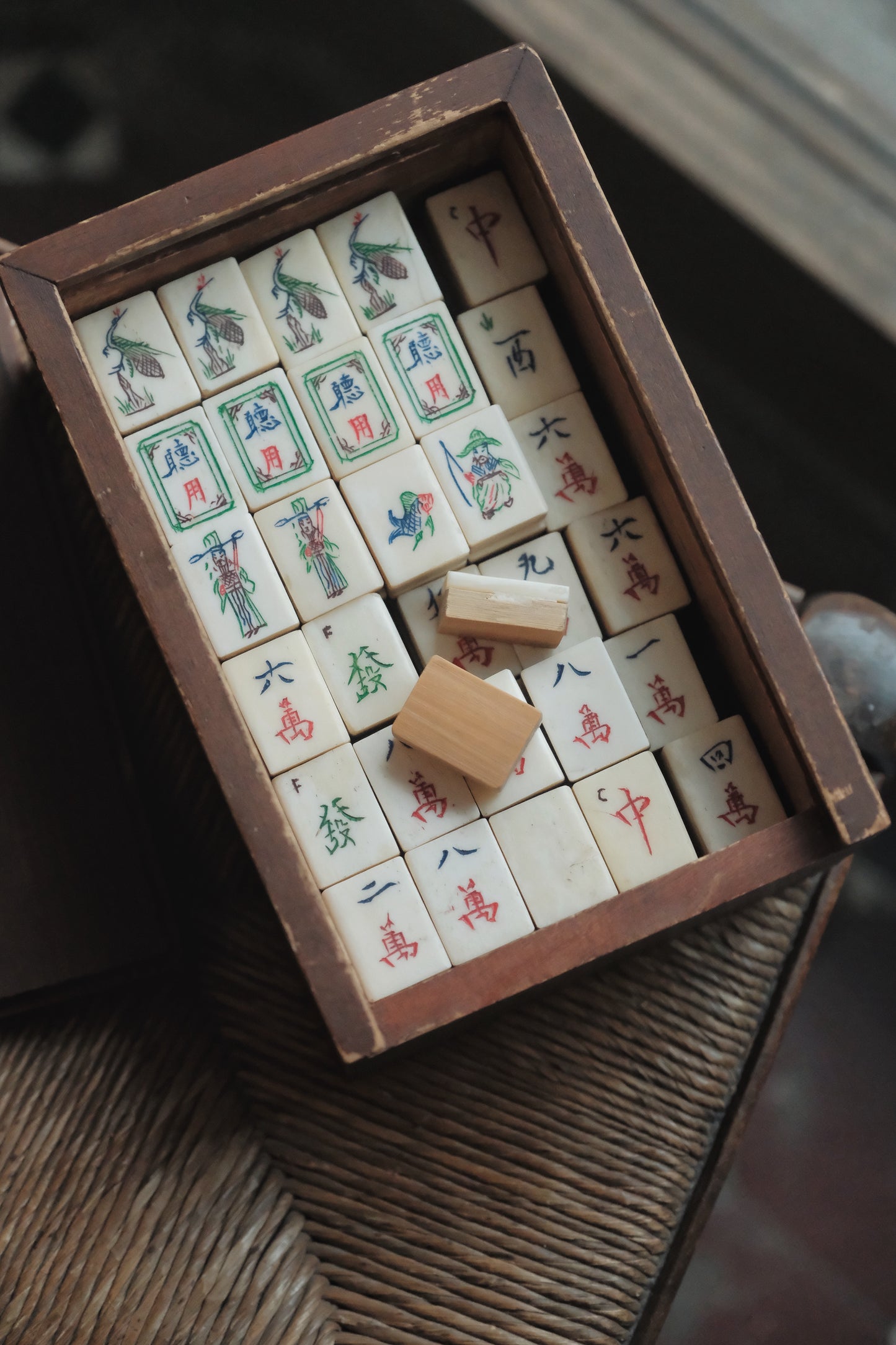 1960s Hand-Carved Bone-Inlaid Bamboo-Backed Sichuan-Style Mahjong Set with Wooden Box