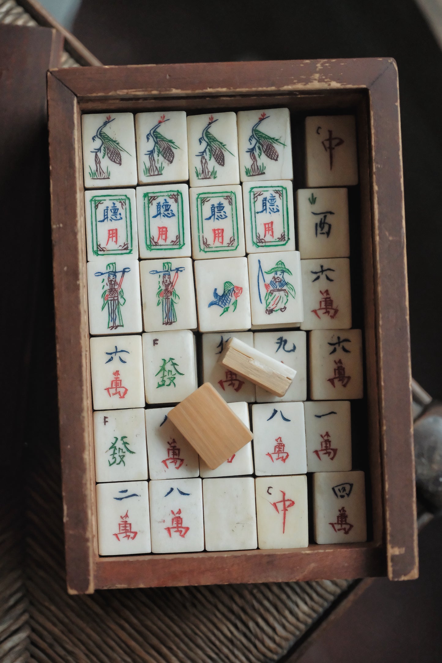 1960s Hand-Carved Bone-Inlaid Bamboo-Backed Sichuan-Style Mahjong Set with Wooden Box