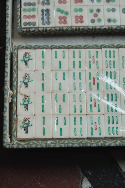 1970s Vintage Hand-Carved Bone-and-Bamboo Mahjong Set – Unused with Original Box