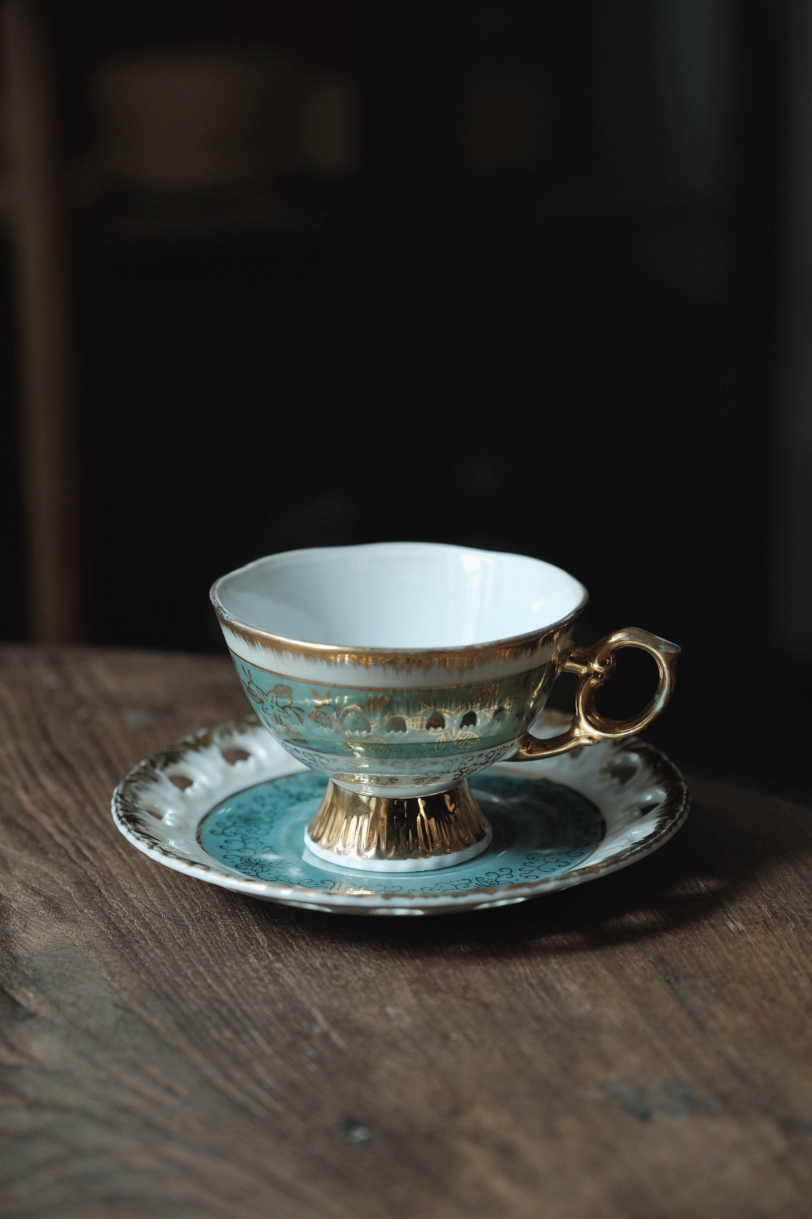 日本製·高足貝殼釉浮雕描金花茶紅茶杯(140ml)