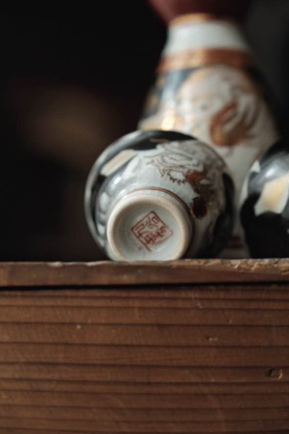 日本製·日本九谷燒龍畫片赤繪清酒杯連酒瓶