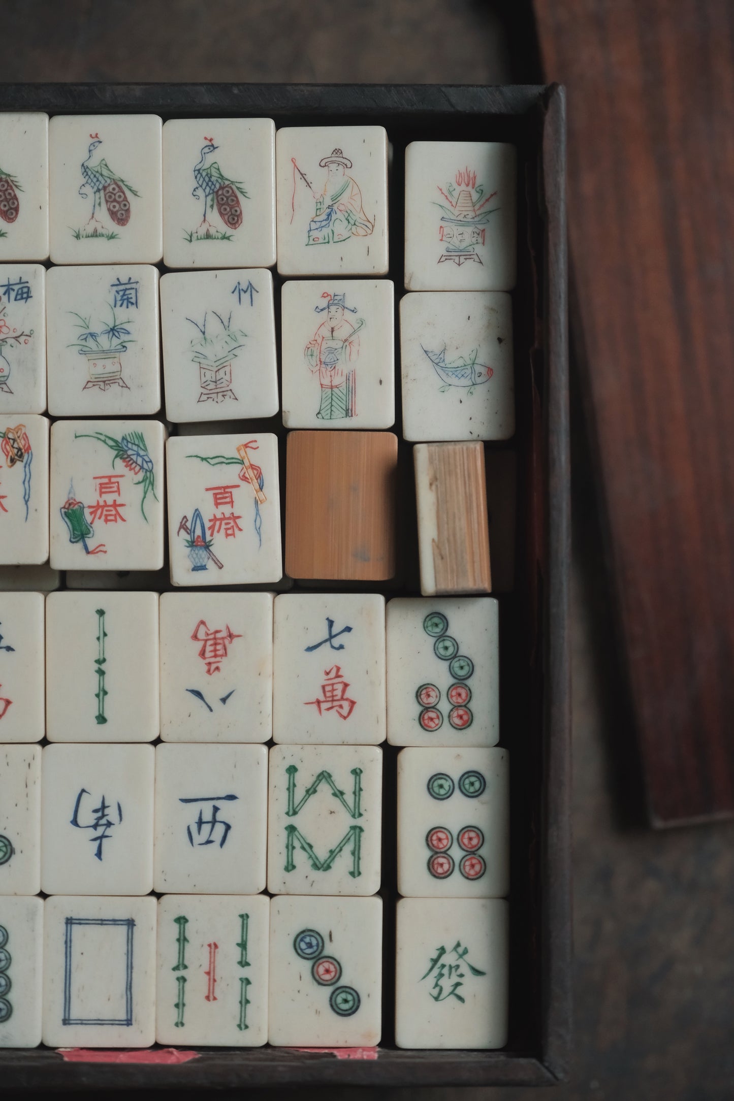 1970s Vintage Hand-Carved Bone-inlaid Bamboo-backed Mahjong Set with 4 Wild Tiles (148 Tiles in Total)