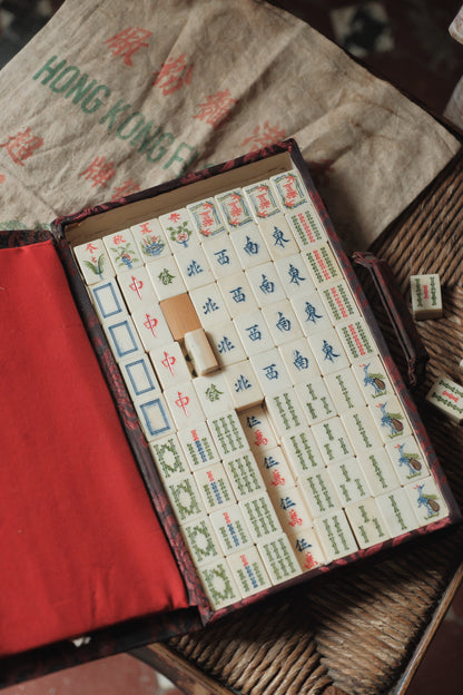 1960s Vintage Hand-Carved Bone-inlaid Bamboo-backed Mahjong Set (with 4 Flower Tiles and 4 Wild Tiles Style)