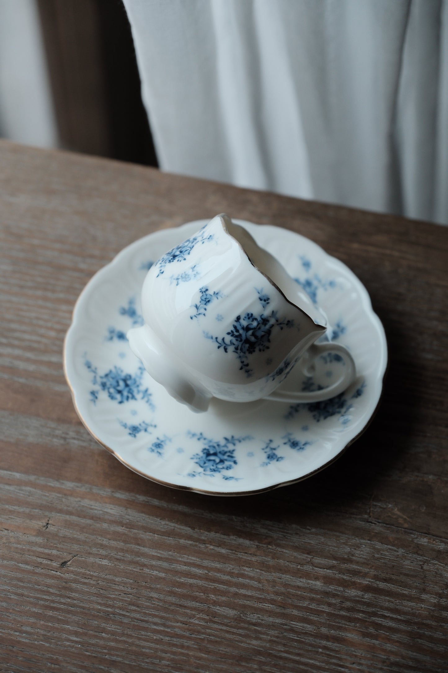 日本製·Hoya花卉白浮雕描金內繪咖啡杯(190ML)