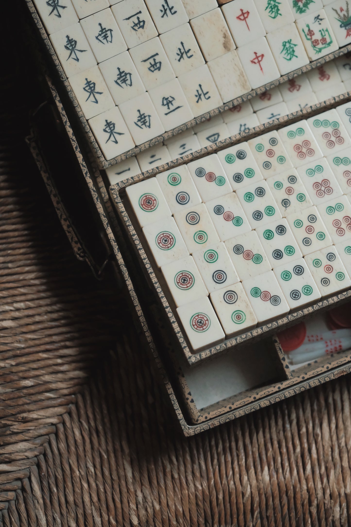 1970s Vintage Hand-Carved Bone-and-Bamboo Mahjong Set – Original Box