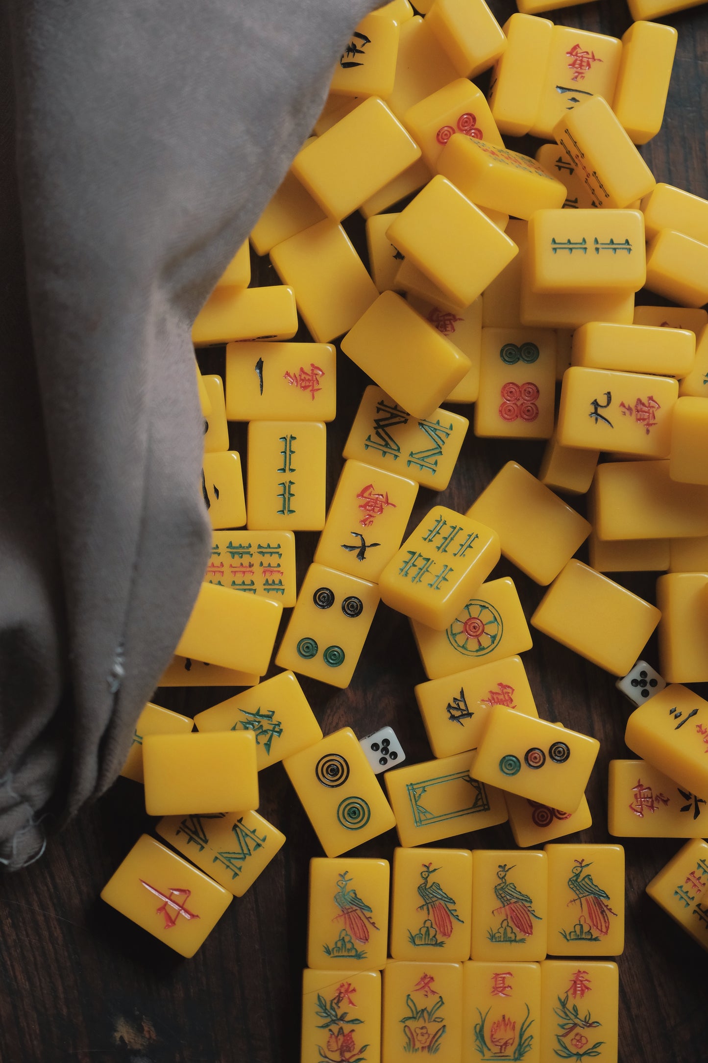 1980s Hand-Carved Butter-Yellow Style Plastic Mahjong Set with Cloth Pouch