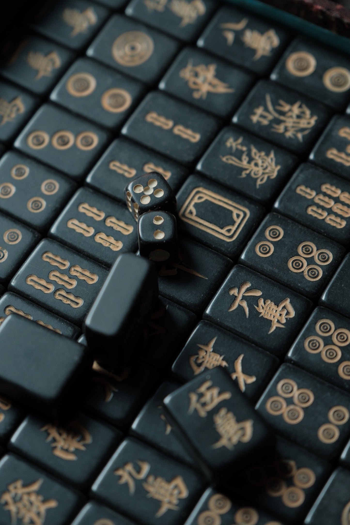 黑色電木人機雕刻麻雀連紙盒