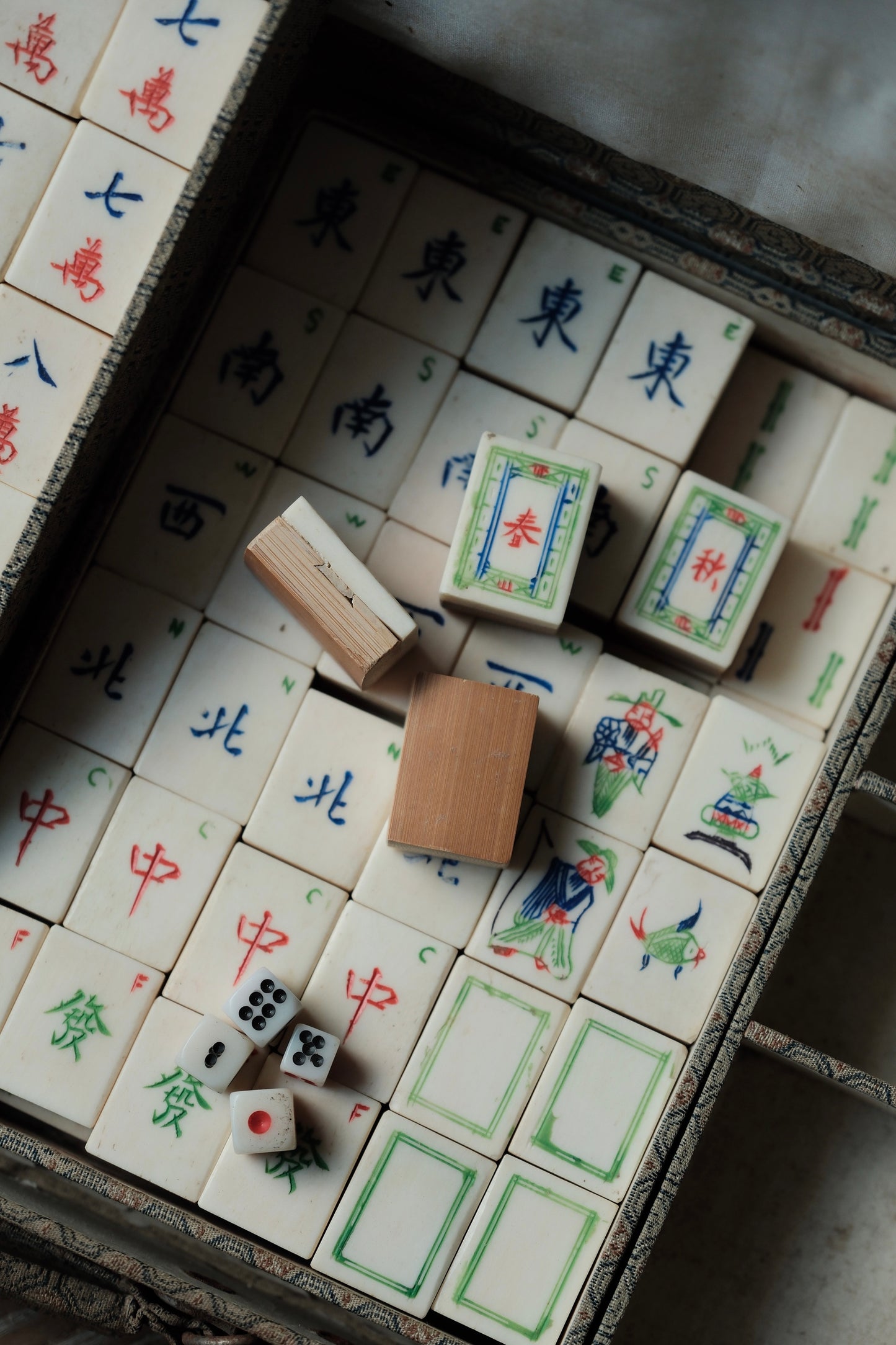 人手牛骨雕刻•竹骨榫接小型手雕刻麻雀連原裝盒