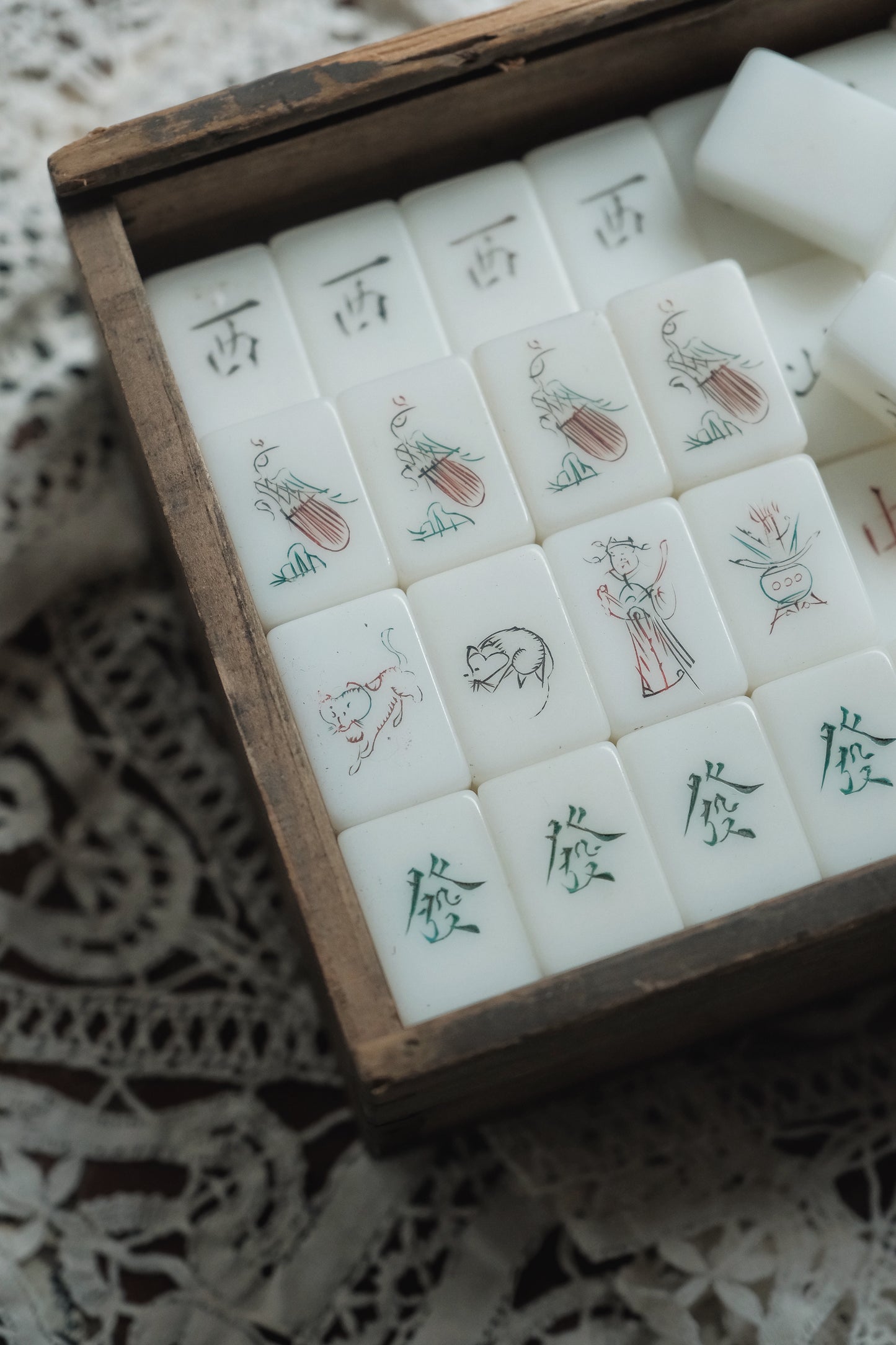 Hand-Carved Cat-Themed Mahjong Set(1970s)