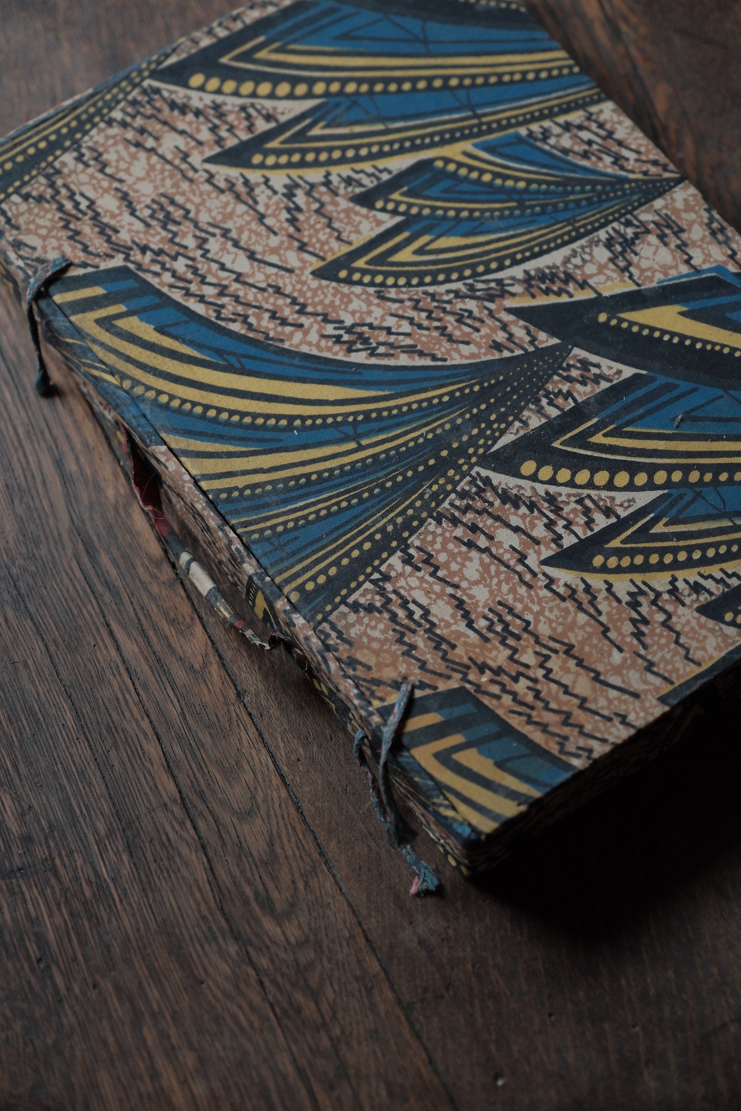 黑色電木人機雕刻貓貓麻雀連原紙盒