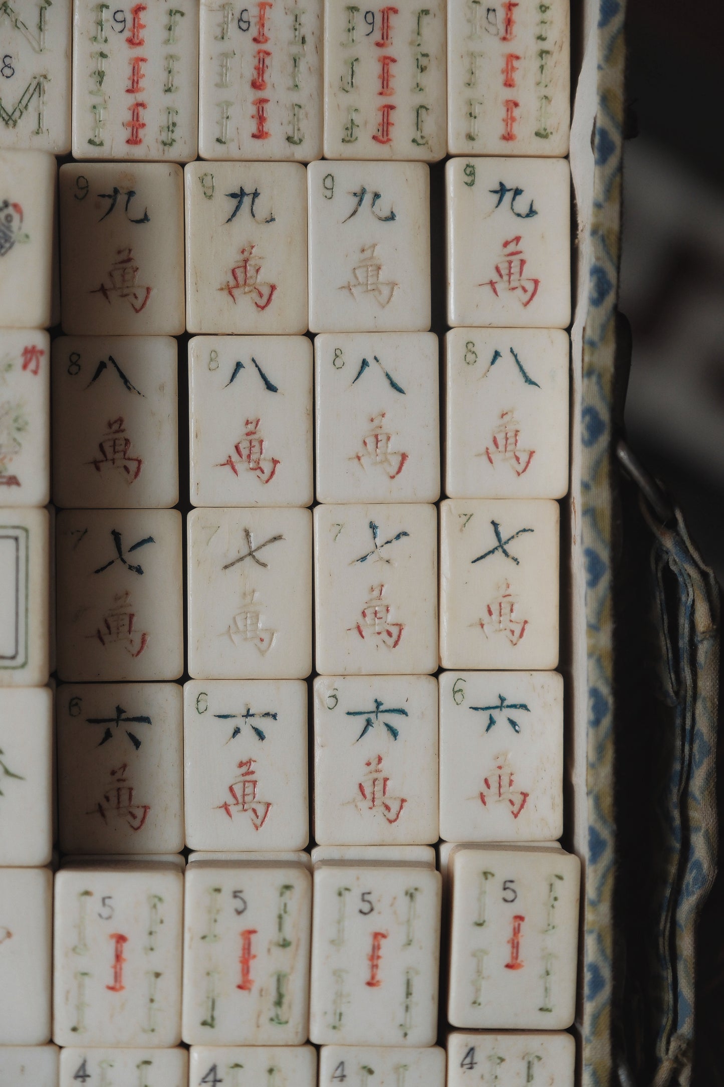 1960s Hand-Carved Bamboo-Backed Bone Mahjong Set