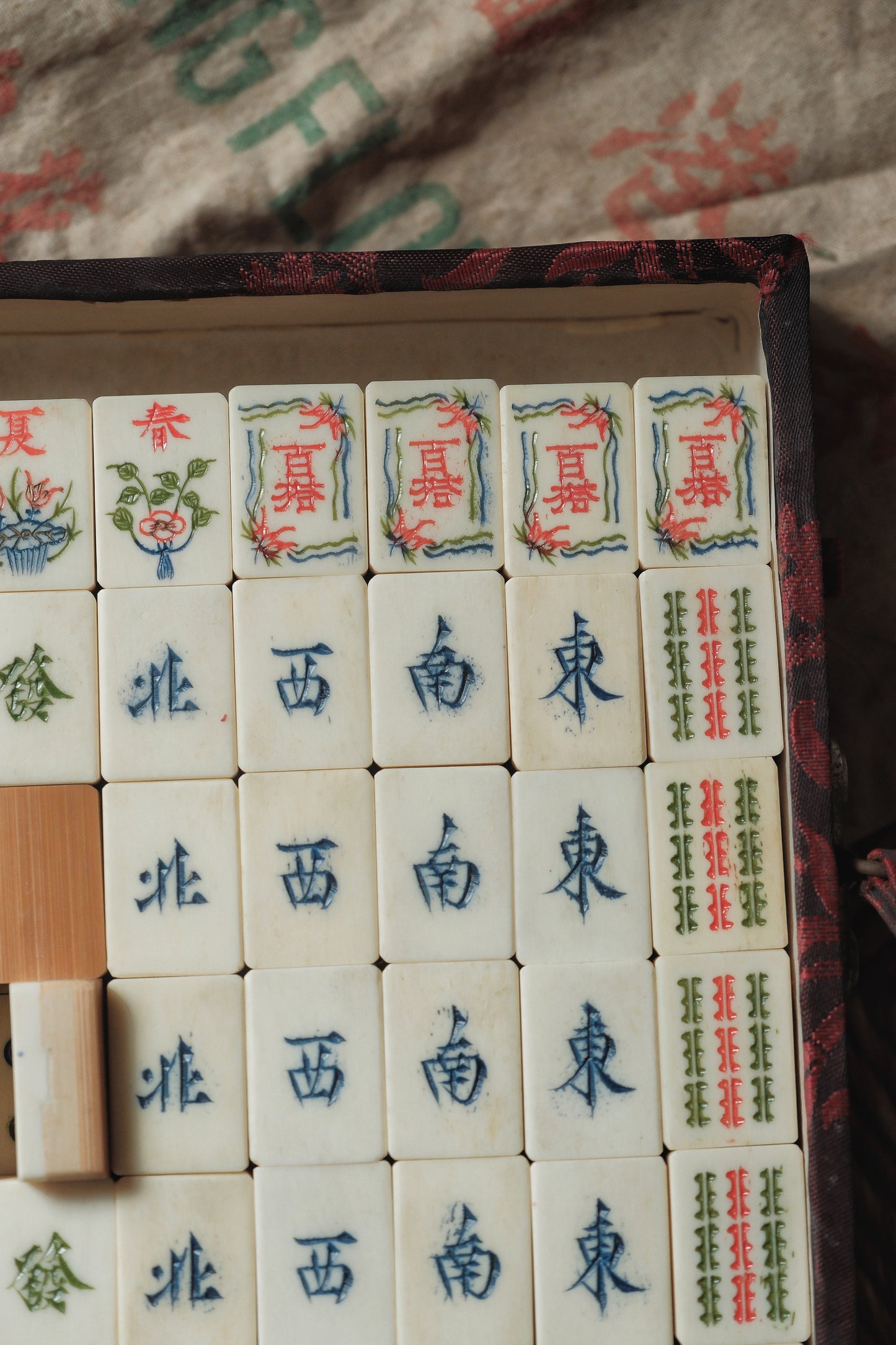 1960s Vintage Hand-Carved Bone-inlaid Bamboo-backed Mahjong Set (with 4 Flower Tiles and 4 Wild Tiles Style)