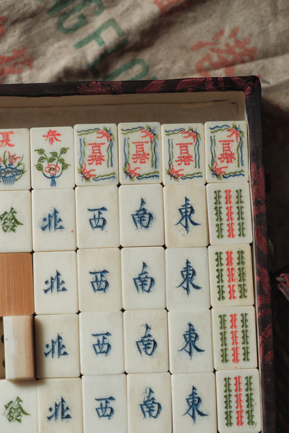 1960s Vintage Hand-Carved Bone-inlaid Bamboo-backed Mahjong Set (with 4 Flower Tiles and 4 Wild Tiles Style)