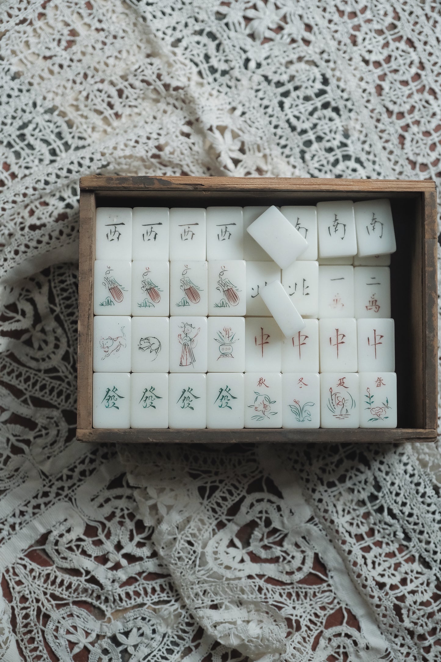 Hand-Carved Cat-Themed Mahjong Set(1970s)