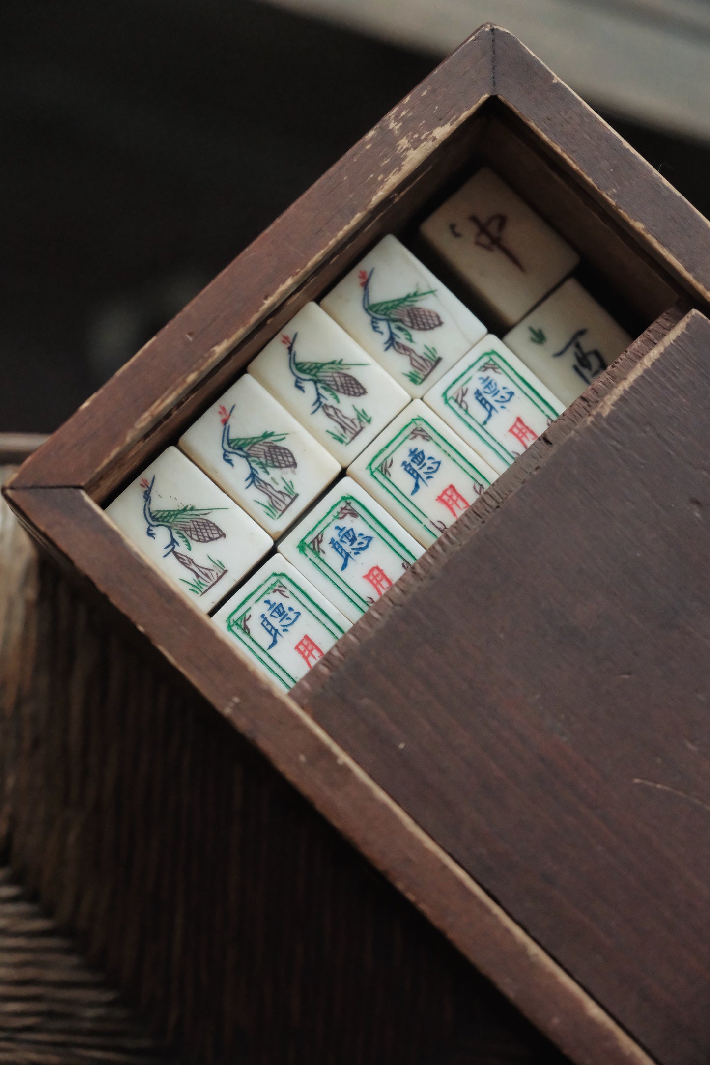 1960s Hand-Carved Bone-Inlaid Bamboo-Backed Sichuan-Style Mahjong Set with Wooden Box