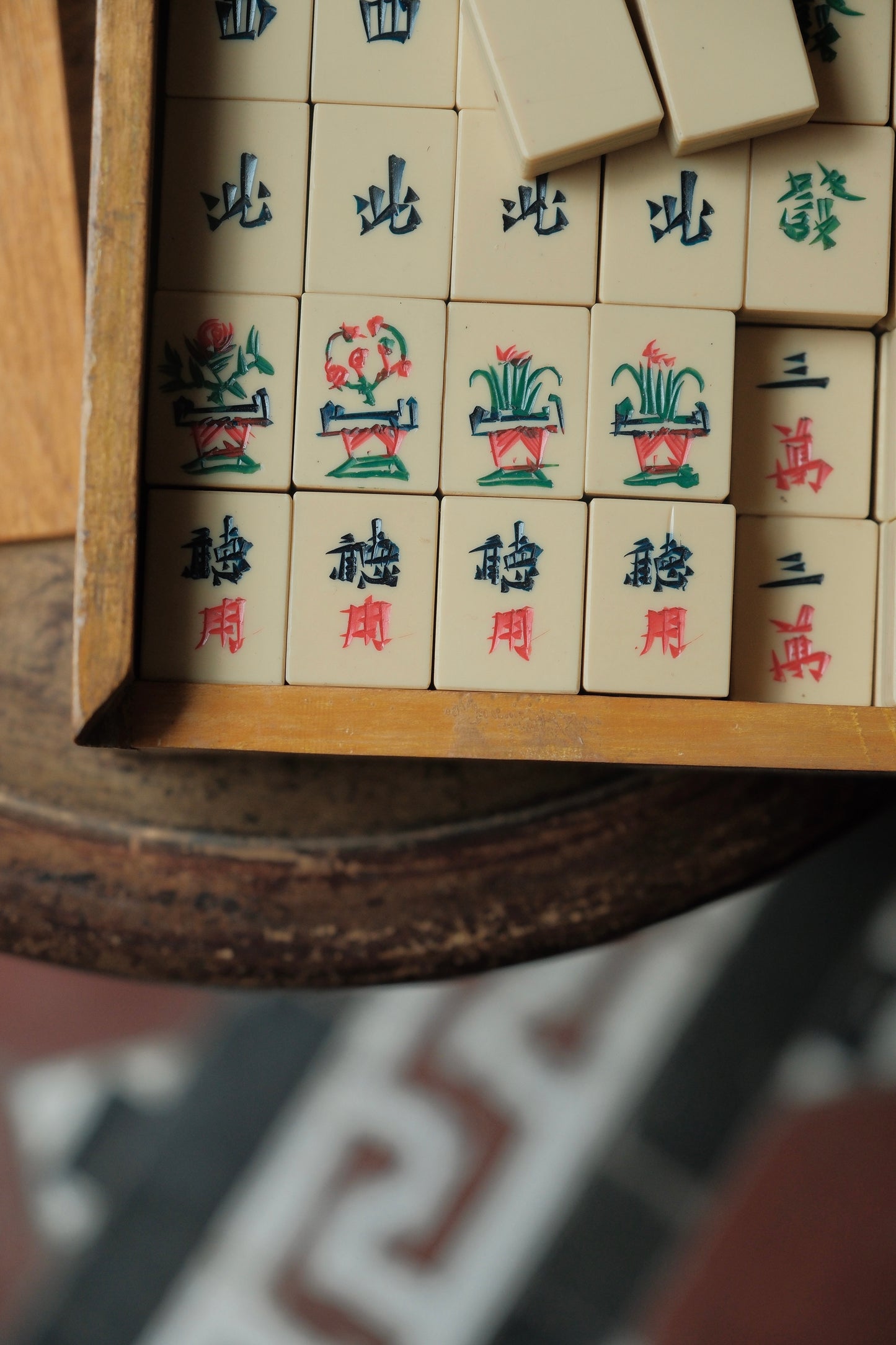 Vintage hand-carved Mahjong tiles (1970s)
人手雕刻麻雀牌連原木盒