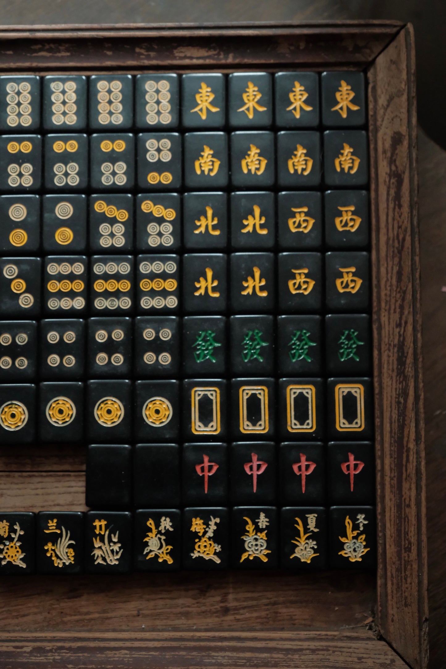 黑色電木電雕刻麻雀 無盒 146牌
Black Mahjong Tile (no box)