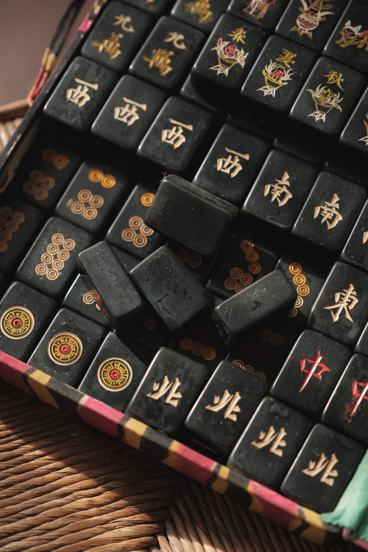 Vintage 1980s hand-carved Bakelite black mahjong set cat tiles.