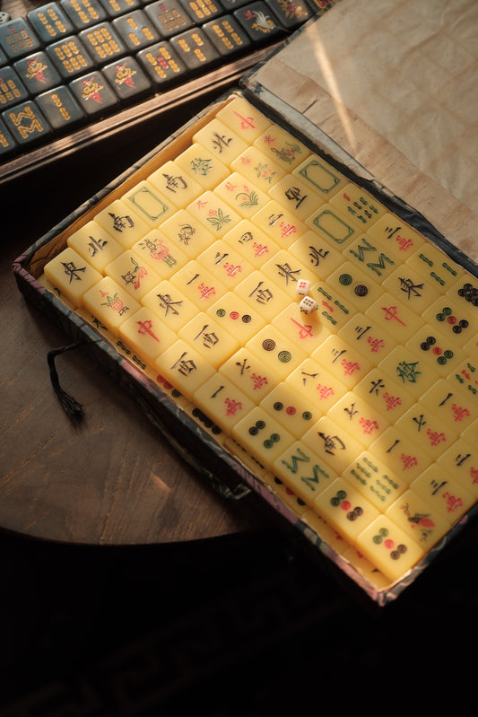 Vintage hand-carved Mahjong tiles (1970s)
人手雕刻麻雀牌貓貓牌連原盒