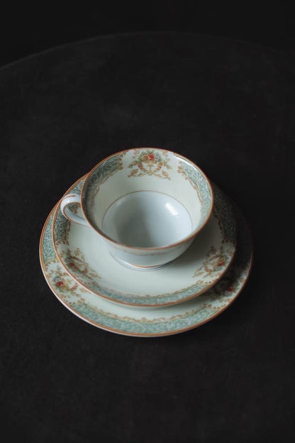 日本Noritake則武奶黃彩玫瑰花唐草咖啡杯連甜點碟
一杯一碟一甜點碟(180ml)