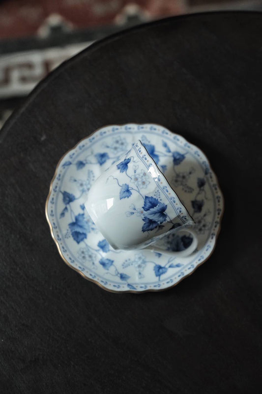 日本製嗚海NARUMI 鈴蘭描金浮雕青花骨瓷茶杯(200ml)