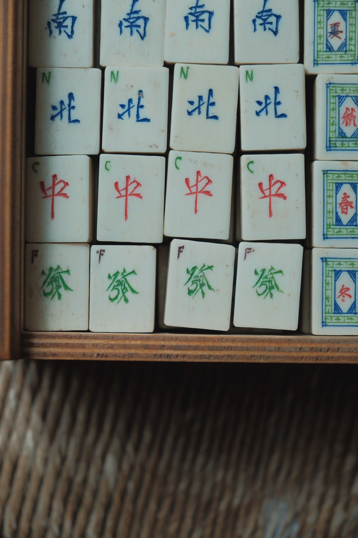 Vintage 1970s Bamboo-Backed Hand-Carved Four Seasons Flower Mahjong Set