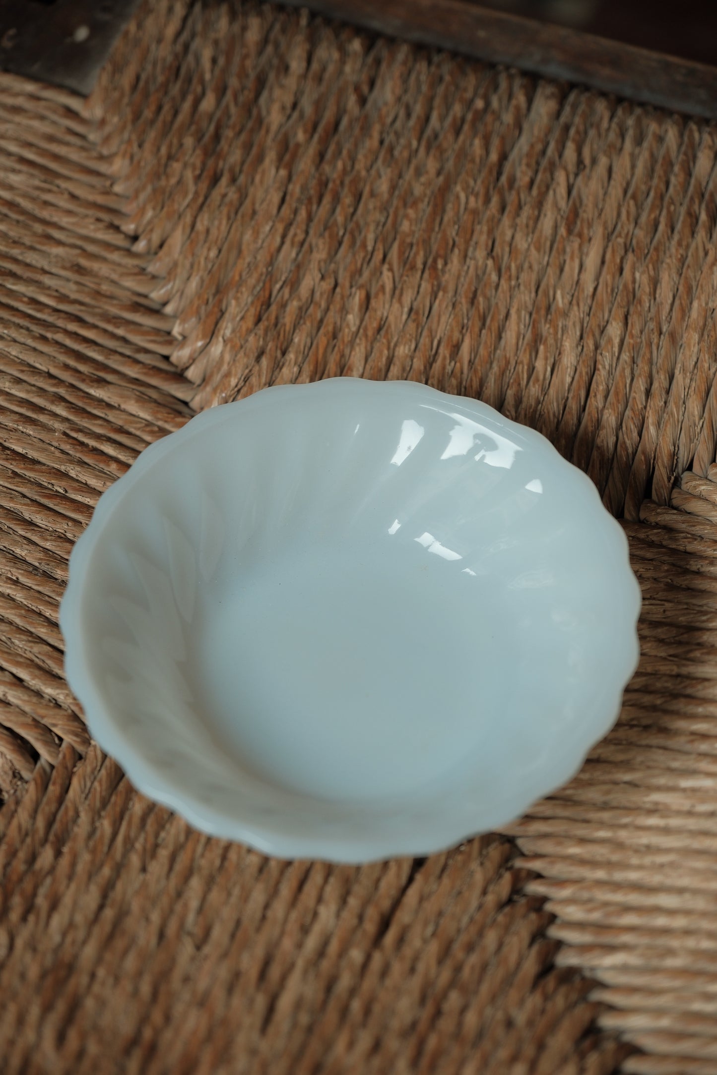 ($90)美國製Made in USA•Anchor Hocking 奶白玻璃深盤