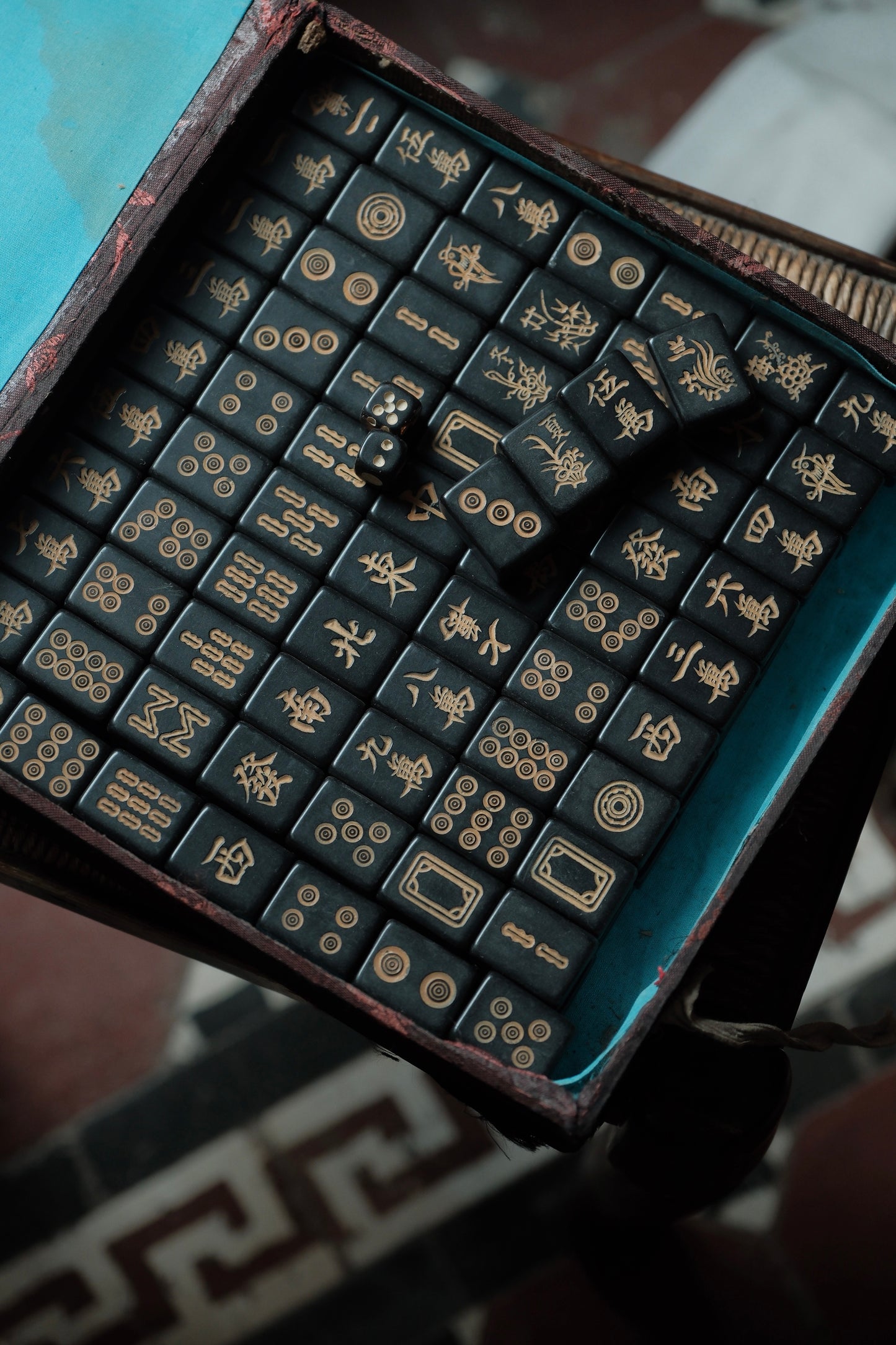 黑色電木人機雕刻麻雀連紙盒