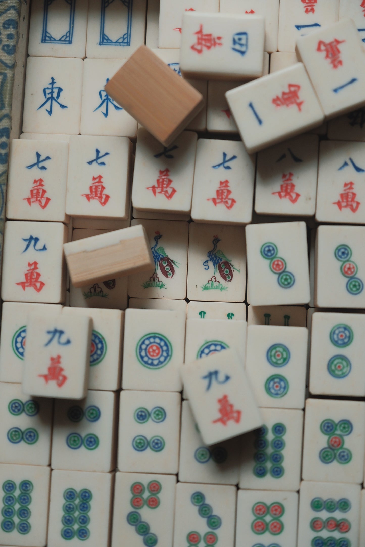 Vintage 1970s Hand-Carved Bamboo and Bone Bone-inlaid gaming chips Mahjong Set