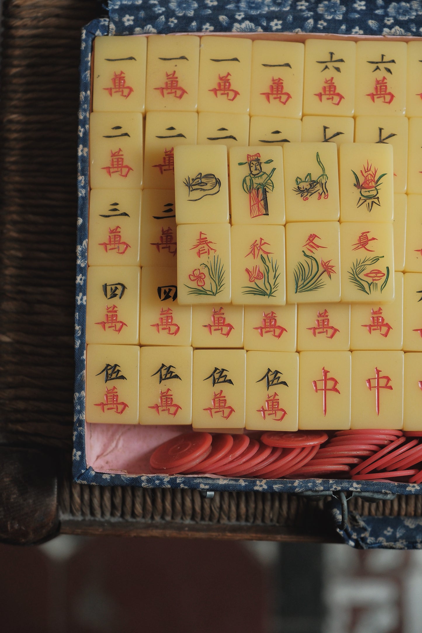 1970s Hand-carved Cat Mahjong set in 'Chicken-Fat' yellow resin