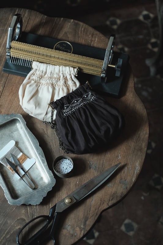 | maomaomao embroidery 刺繡百幜smocking lab 古典工藝軟包刺繡workshop香港站 |

Saturday, November 22, 2025 ..時間 13:00～16:30（建議多預留半小時）