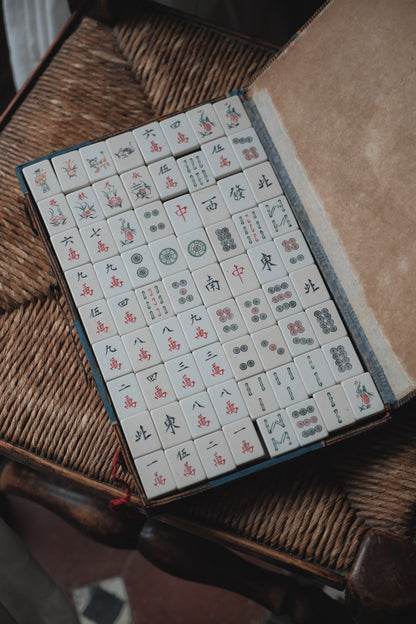 Vintage 1980s Hand-carved cat flower tiles plastic mahjong set