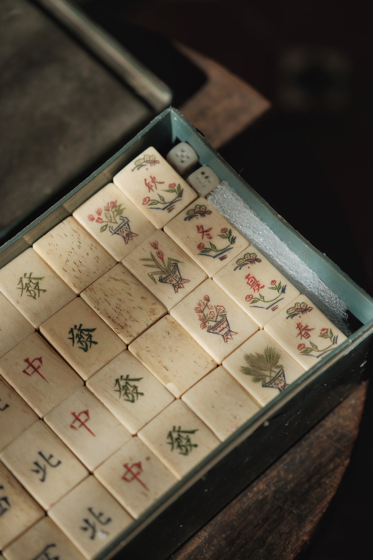 Vintage 1960s Bamboo-Backed Hand-Carved Four Seasons Flower Mahjong Set