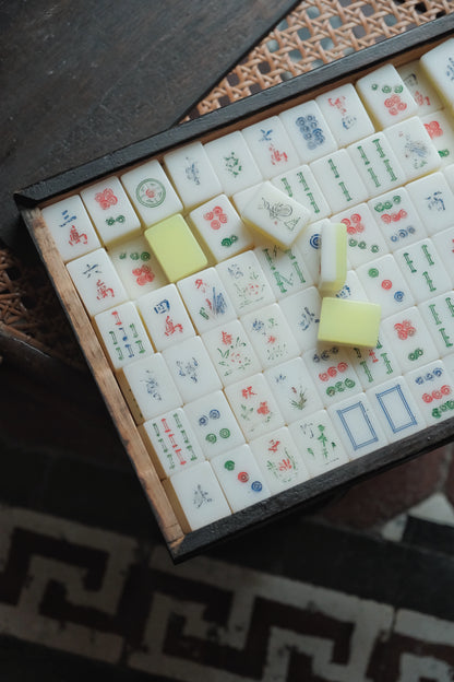 Vintage Hand-Carved Plastic Mahjong Set – Rare Yellow-Backed Tiles(1970s)