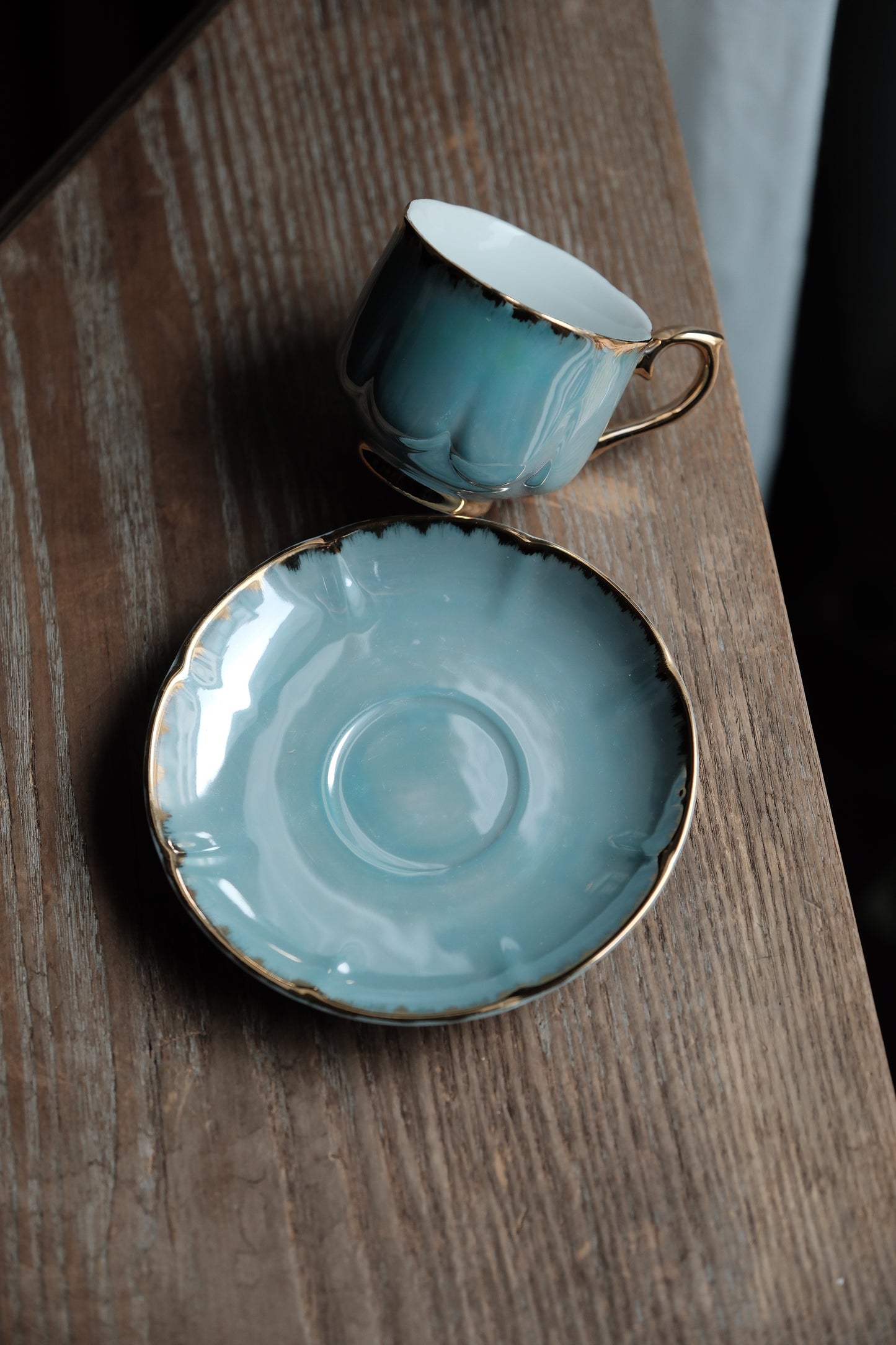 日本製·珍珠湖水藍描金貝殼釉骨瓷杯連碟(150ml)