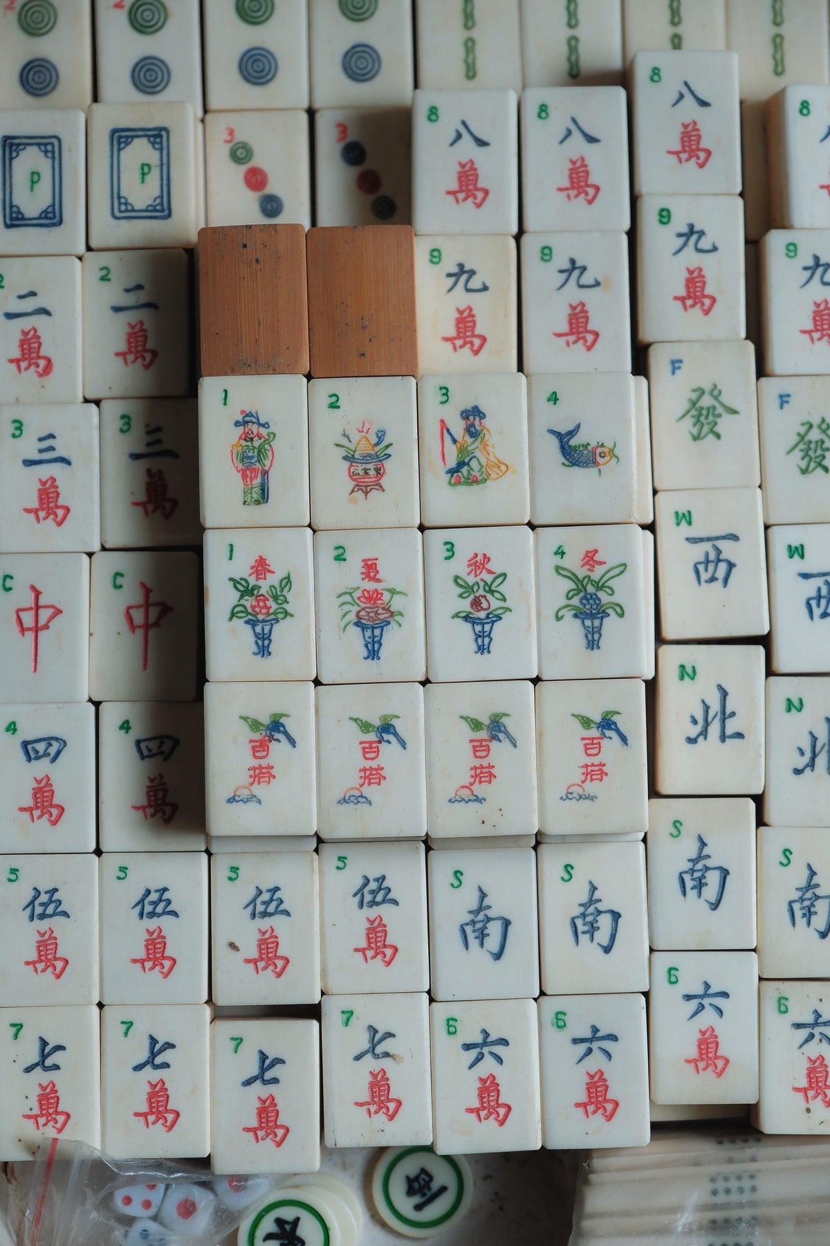 Vintage 1970s Export version Hand-Carved Bone-and-Bamboo Mahjong Set