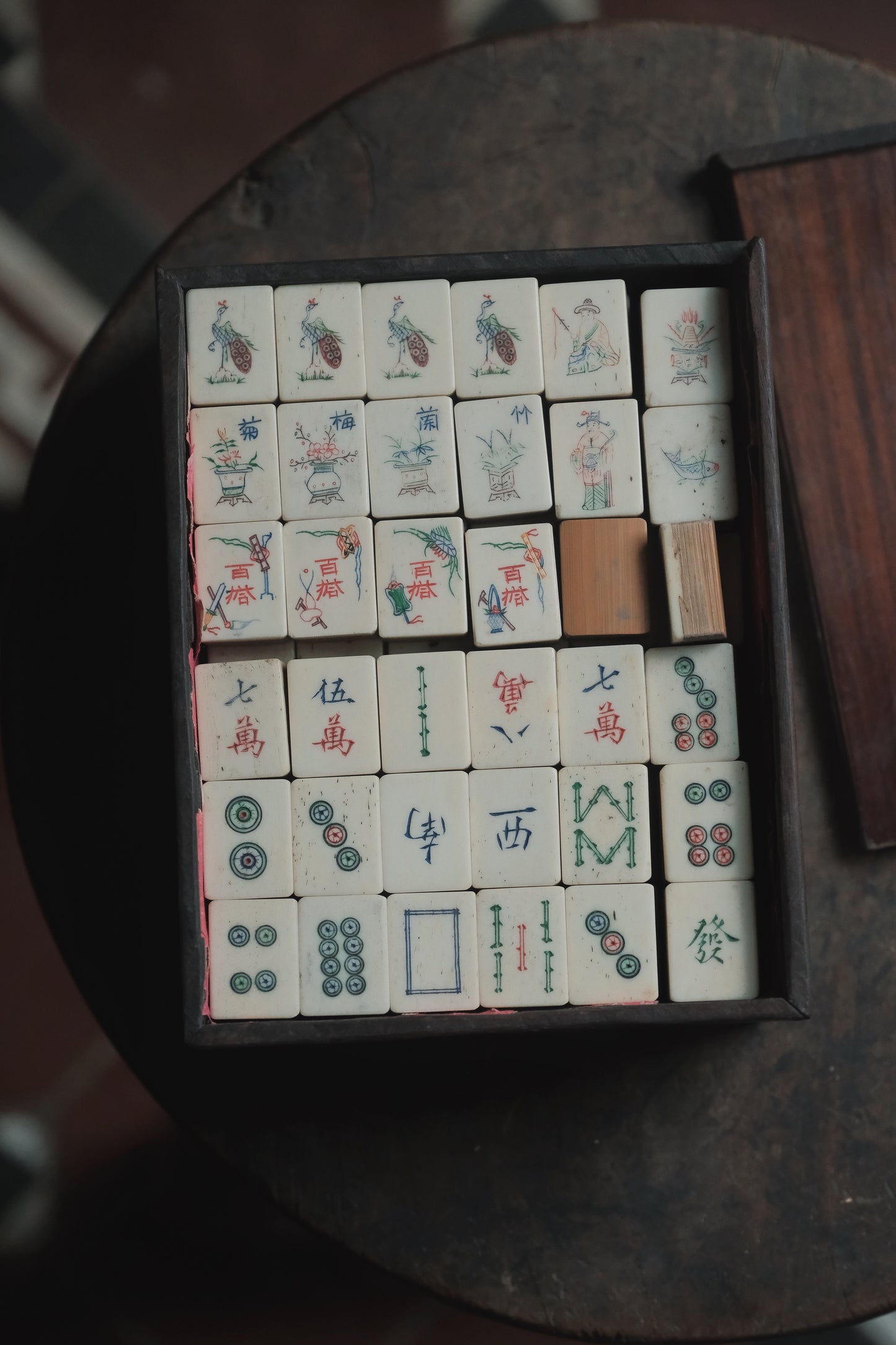 1970s Vintage Hand-Carved Bone-inlaid Bamboo-backed Mahjong Set with 4 Wild Tiles (148 Tiles in Total)