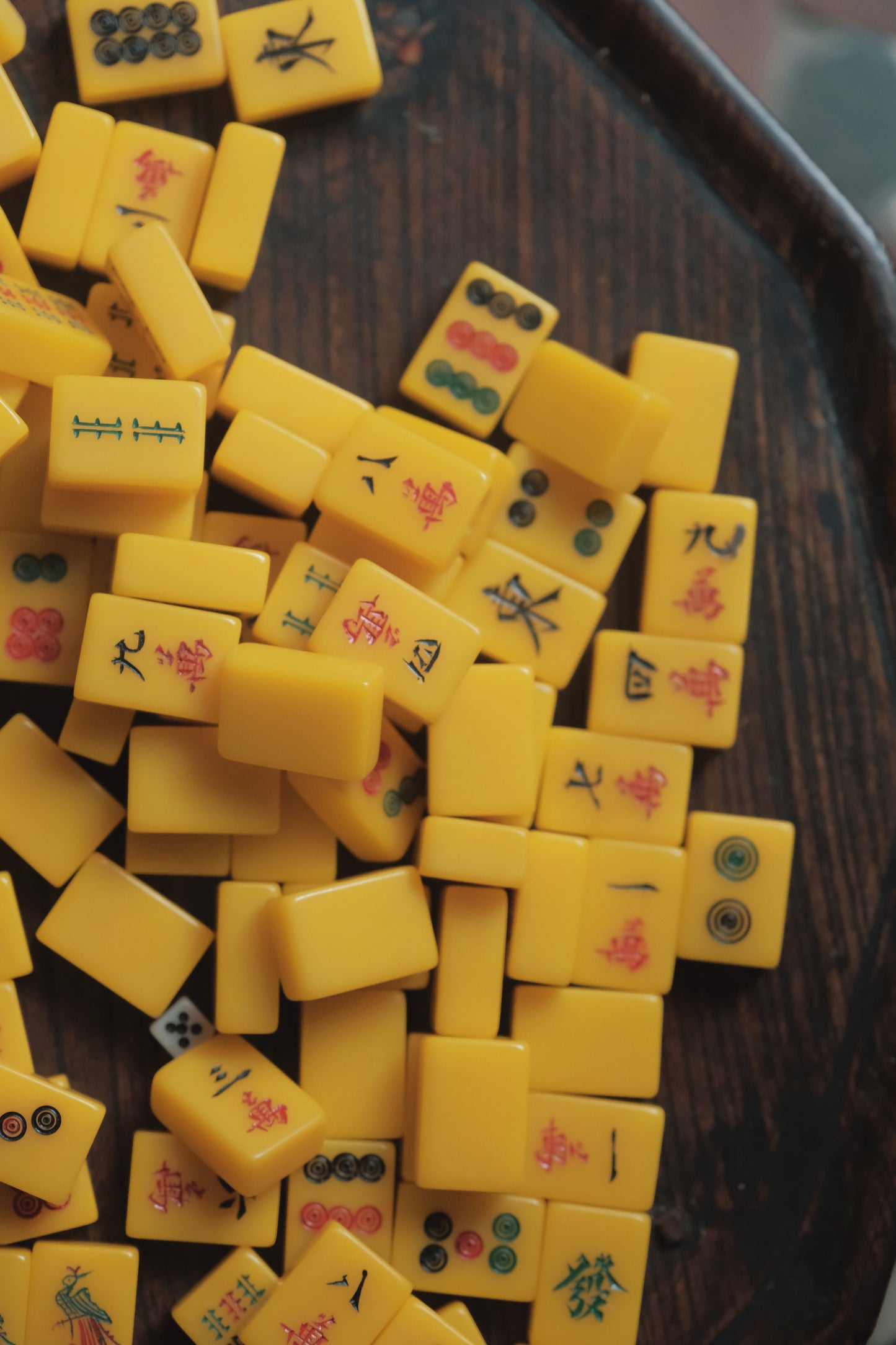 1980s Hand-Carved Butter-Yellow Style Plastic Mahjong Set with Cloth Pouch