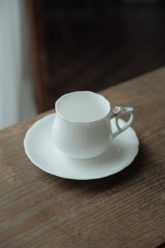 日本製·白浮雕玫瑰花骨瓷咖啡杯(200ml)