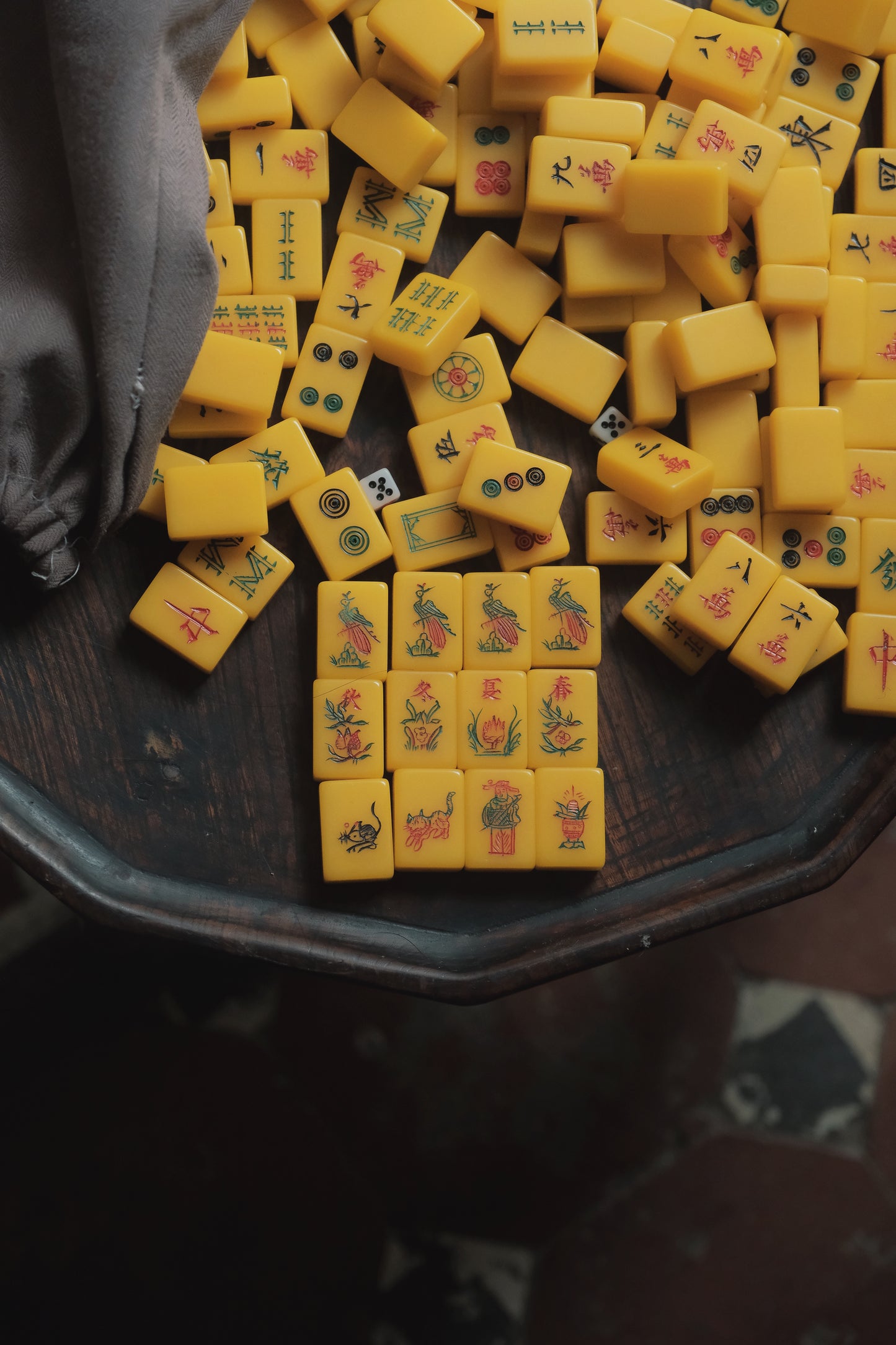 1980s Hand-Carved Butter-Yellow Style Plastic Mahjong Set with Cloth Pouch