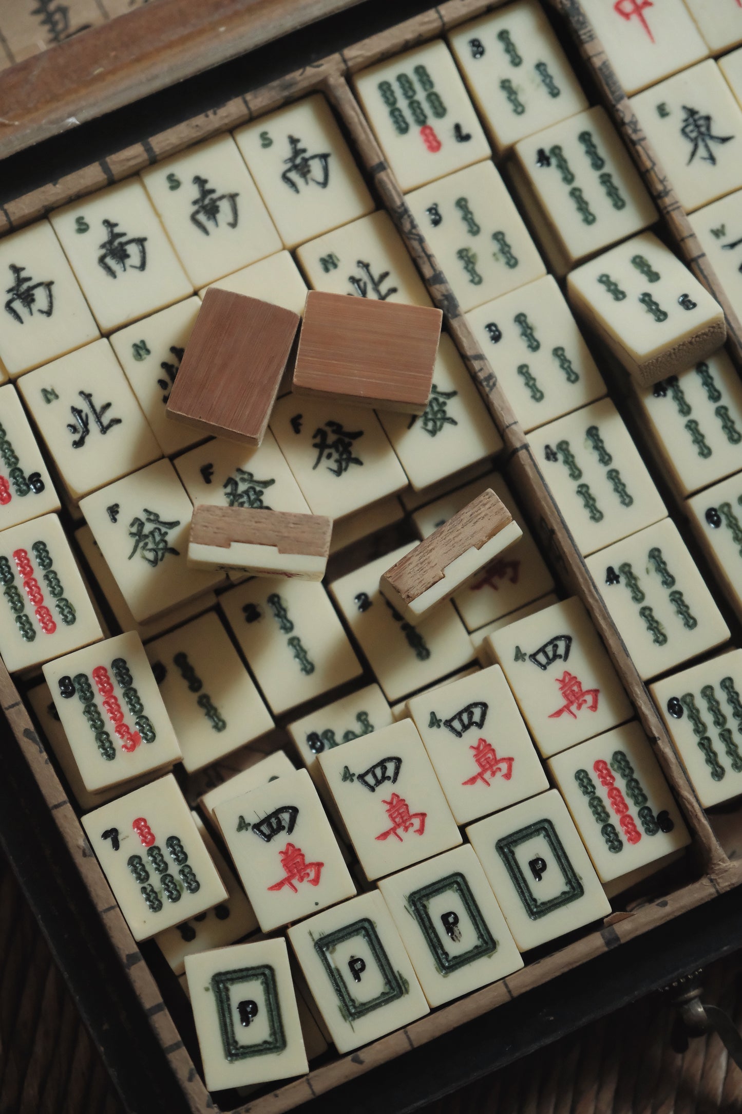 1980s Machine-Carved and Hand-Painted Faux-Ivory Bamboo-Backed Mahjong Set with Cat Tiles