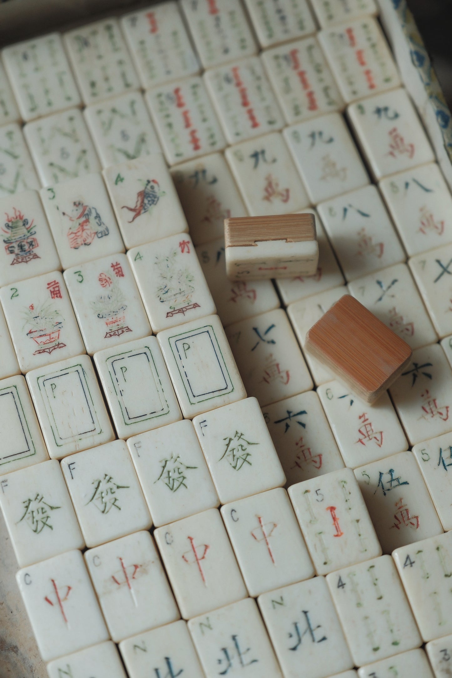 1960s Hand-Carved Bamboo-Backed Bone Mahjong Set