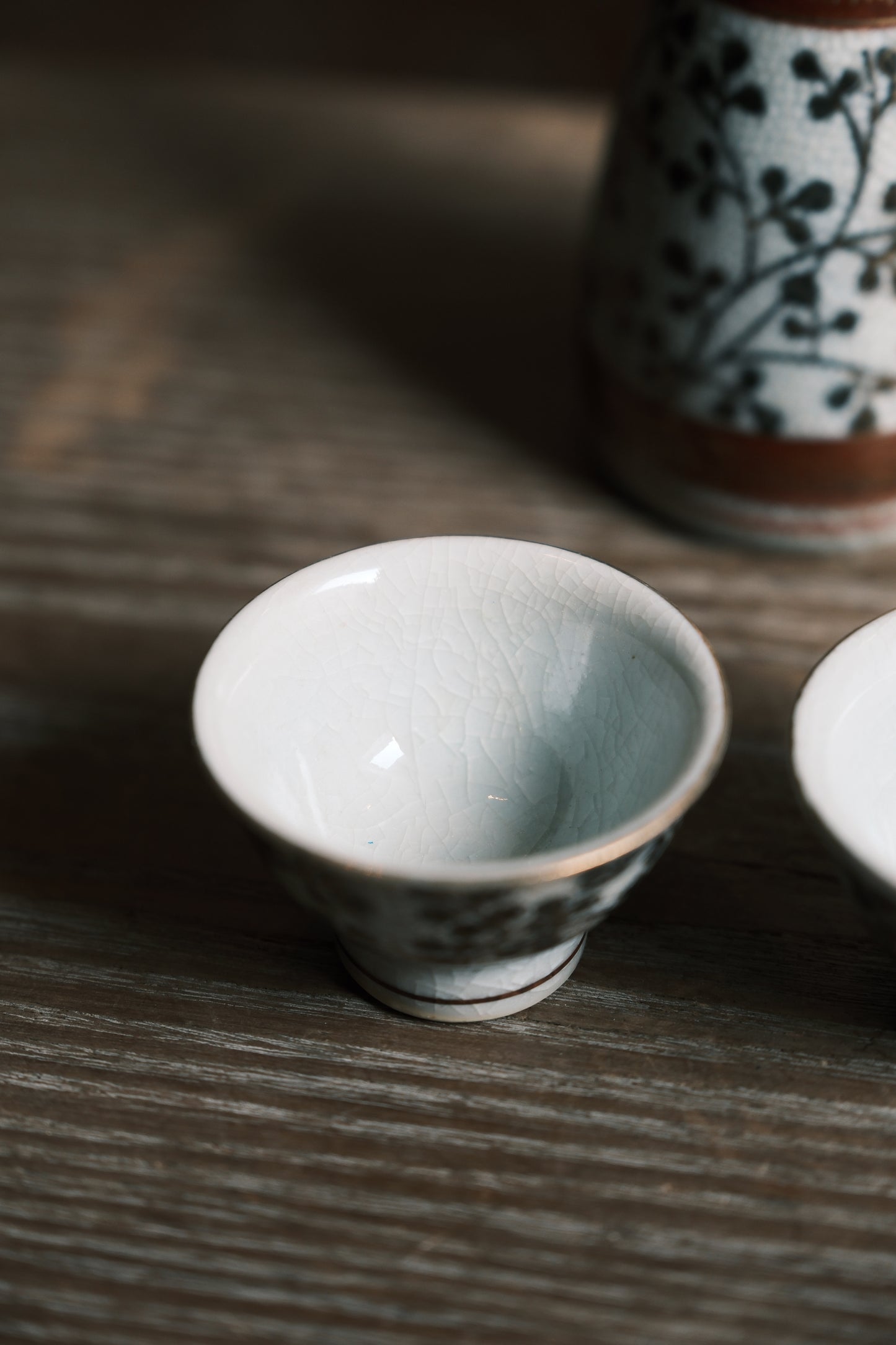 ($320)日本製·日本九谷燒點花赤繪梅花清酒杯連酒瓶